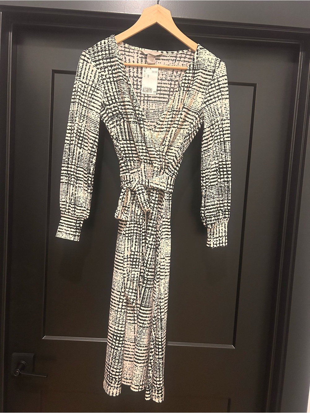 NWT H&M long sleeve tie waist dress black and white size women’s XS